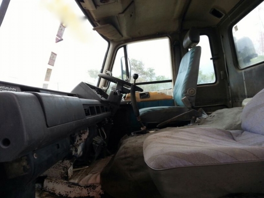 รถนิสสัน 10 ล้อ โม่ปูน CW430 / 230 แรงม้า.  ปี 32  สนใจติดต่อ  081 - 6079515