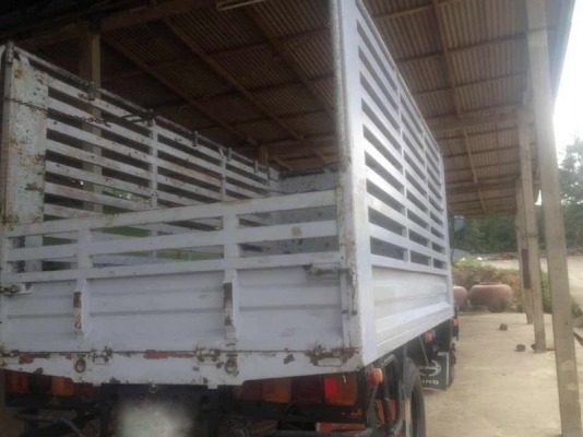 รถฮีโน่ 6 ล้อ รั้ว  ( ไม่ดั้ม )  FC4J  145 แรงม้า. ปี 40  สนใจติดต่อ  081 - 6079515