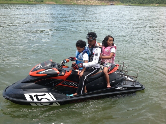 ขายSeadoo rxp155 ราคา125000บาท(ไม่มีเทรลเลอให้) เรืออยู่จ.สมุทรสงคราม โทร 0819816800