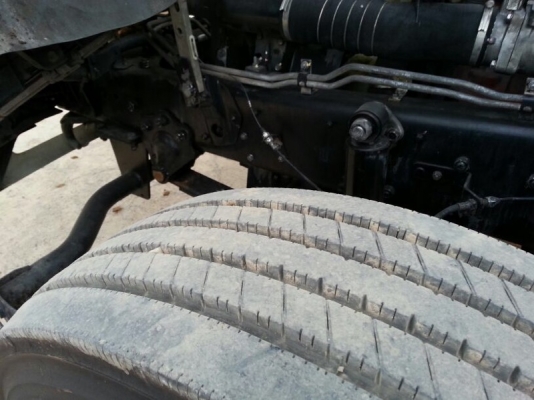 รถฮีโน่ 10 ล้อ พื้นเรียบ  220 แรงม้า. ปี 52   สนใจติดต่อ 081 - 6079515