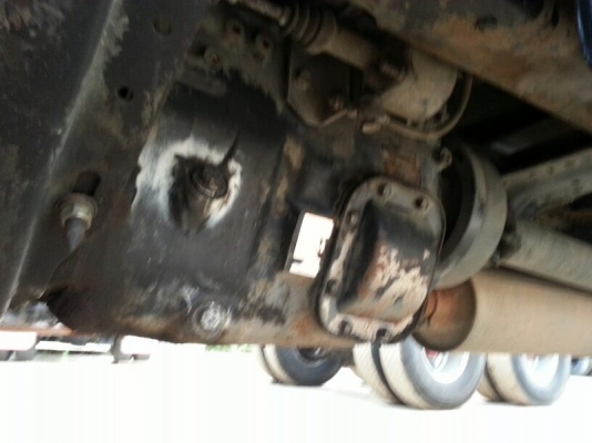 รถฮีโน่ 10 ล้อ พื้นเรียบ  220 แรงม้า. ปี 52   สนใจติดต่อ 081 - 6079515