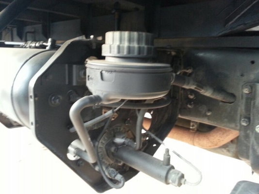 รถฮีโน่ 10 ล้อ พื้นเรียบ  220 แรงม้า. ปี 52   สนใจติดต่อ 081 - 6079515