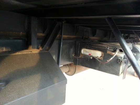 รถฮีโน่ 10 ล้อ พื้นเรียบ  220 แรงม้า. ปี 52   สนใจติดต่อ 081 - 6079515