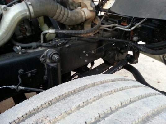 รถฮีโน่ 10 ล้อ พื้นเรียบ  220 แรงม้า. ปี 52   สนใจติดต่อ 081 - 6079515