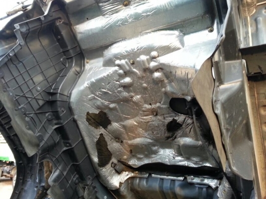 รถฮีโน่ 10 ล้อ พื้นเรียบ  220 แรงม้า. ปี 52   สนใจติดต่อ 081 - 6079515