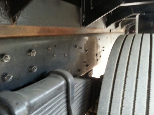 รถฮีโน่ 10 ล้อ พื้นเรียบ  220 แรงม้า. ปี 52   สนใจติดต่อ 081 - 6079515