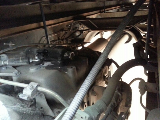 รถฮีโน่ 10 ล้อ พื้นเรียบ  220 แรงม้า. ปี 52   สนใจติดต่อ 081 - 6079515