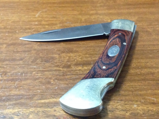 ขายมีดพก Remington ด้ามทองเหลือง หุ้มด้วยไม้คลาสสิคมาก ขายมีดพก Remington ด้ามทองเหลือง หุ้มด้วยไม้คลาสสิคมาก