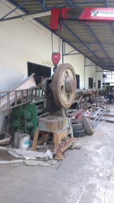 Sell> ขายปั้มโลหะ ทรงระฆัง 30 ตัน พร้อมใช้งานครับ เจ้าของเดิมไม่ได้ใช้เลยขาย ไม่มีตำหนิ เดิมๆเลยครับ 42,000- ครับ