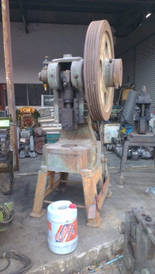 Sell> ขายปั้มโลหะ ทรงระฆัง 30 ตัน พร้อมใช้งานครับ เจ้าของเดิมไม่ได้ใช้เลยขาย ไม่มีตำหนิ เดิมๆเลยครับ 42,000- ครับ