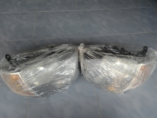 ขายไฟหน้า MITSUBISHI  TRITON  เดิมๆแท้ถอด 1คู่ สวยๆ ไม่มีรอย