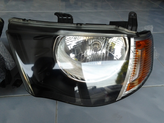 ขายไฟหน้า MITSUBISHI  TRITON  เดิมๆแท้ถอด 1คู่ สวยๆ ไม่มีรอย