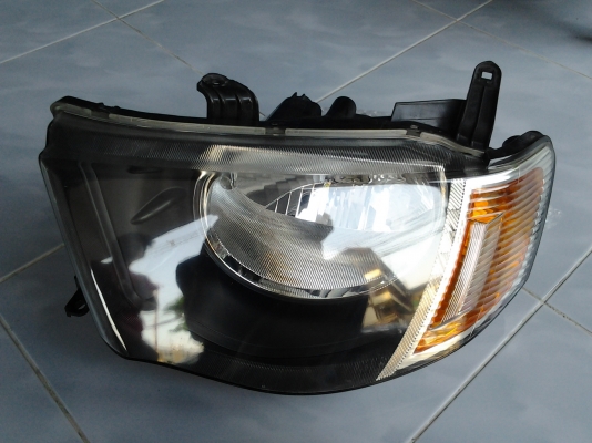 ขายไฟหน้า MITSUBISHI  TRITON  เดิมๆแท้ถอด 1คู่ สวยๆ ไม่มีรอย