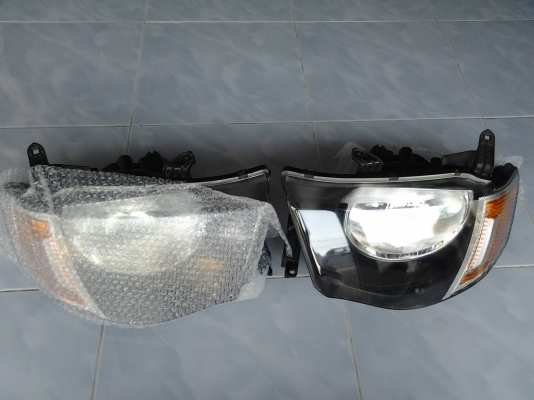 ขายไฟหน้า MITSUBISHI  TRITON  เดิมๆแท้ถอด 1คู่ สวยๆ ไม่มีรอย