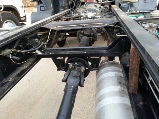 รถอีซูซุ 10 ล้อ  230 แรงม้า. ปี 50  ( ขายหัว , คัชซี )  สนใจติดต่อ 081 - 6079515