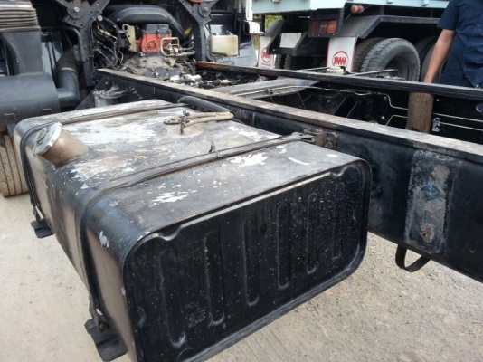 รถอีซูซุ 10 ล้อ  230 แรงม้า. ปี 50  ( ขายหัว , คัชซี )  สนใจติดต่อ 081 - 6079515