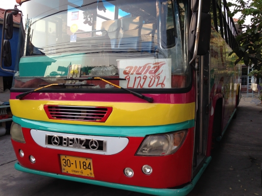 ขายรถบัสยี่ห้อเบนซ์ เครื่องเบนซ์ 210 แรงม้าสภาพดีพร้อมใช้งาน 550,000 บาท สนใจโทร. 081-6393020 / 081-8101761