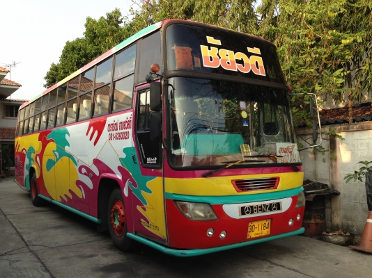 ขายรถบัสยี่ห้อเบนซ์ เครื่องเบนซ์ 210 แรงม้าสภาพดีพร้อมใช้งาน 550,000 บาท สนใจโทร. 081-6393020 / 081-8101761