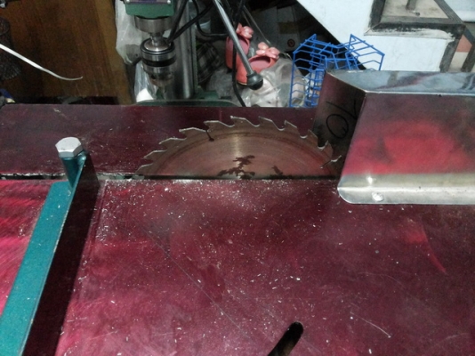 โต๊ะตัดอลูมิเนียม 10 นิ้ว สภาพใหม่ใช้งานมาน้อย