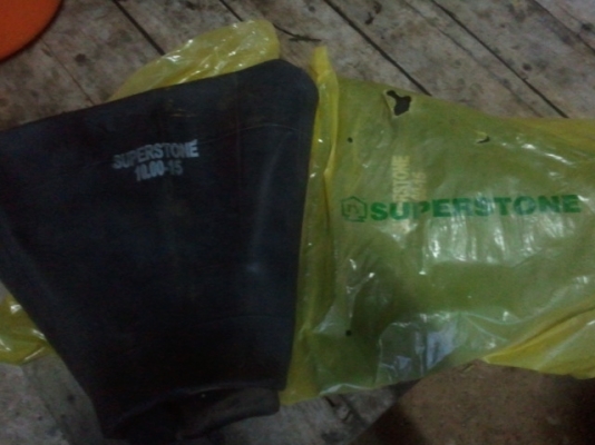 ขายสองรายการเครื่องเจีย+ยางในหกล้อมี10เส้น ขายสองรายการเครื่องเจีย+ยางในหกล้อมี10เส้น