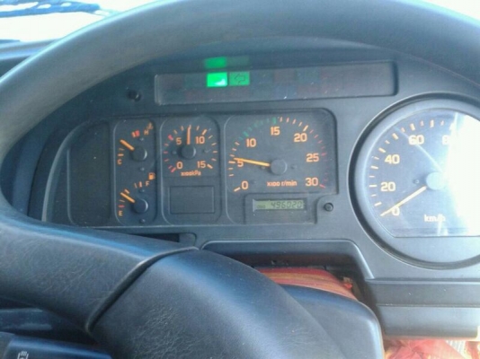 รถอีซูซุ 10 ล้อดั้ม 320 แรงม้า. ปี 51 ( รถวิ่ง 4xx,xxx กม. )  สนใจติดต่อ 081 - 6079515