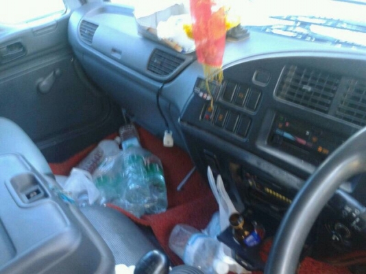 รถอีซูซุ 10 ล้อดั้ม 320 แรงม้า. ปี 51 ( รถวิ่ง 4xx,xxx กม. )  สนใจติดต่อ 081 - 6079515