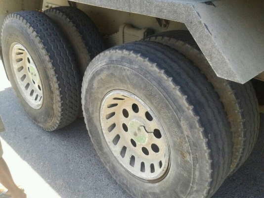 รถอีซูซุ 10 ล้อดั้ม 320 แรงม้า. ปี 51 ( รถวิ่ง 4xx,xxx กม. )  สนใจติดต่อ 081 - 6079515