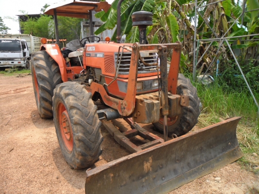 ขายรถไภนา KUBUTA M 900 เดิมๆเอกสารทะเบียนอุปกร ดันหน้าผาน 3 ทุกย่างเดิมๆ