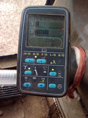 ขายรถแบ็คโฮ KOMATSU PC200-6 S/N8xxxx ไฟฟ้าครบรถสวย เอกสารเล่มทะเบียน