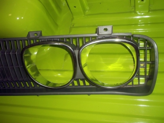 ขายกระจังหน้าเเว่น DATSUN620 สภาพสวยๆเบ้าไปสีเงินใส่เเล้วหล่อครับ