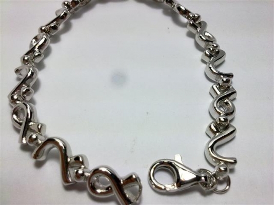 สร้อยข้อมือเงินถูกๆหนึ่งเส้น