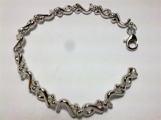 สร้อยข้อมือเงินถูกๆหนึ่งเส้น