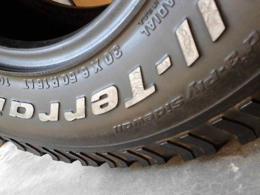 30X9.50 R15    BF Goodrich ALL Ter rain t/a  มี 1 เส้น      TEL.081-427-3941