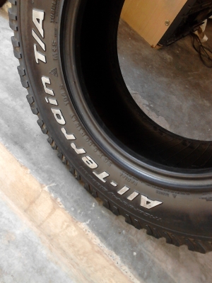 30X9.50 R15    BF Goodrich ALL Ter rain t/a  มี 1 เส้น      TEL.081-427-3941