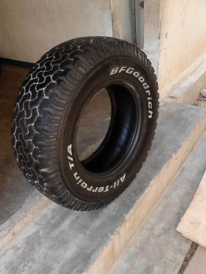 30X9.50 R15    BF Goodrich ALL Ter rain t/a  มี 1 เส้น      TEL.081-427-3941