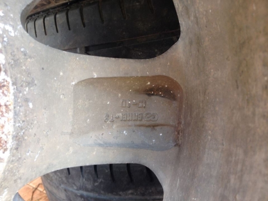 ล้อ  ISUZU โรดิโอ พร้อมยาง สอบถามได้คับ