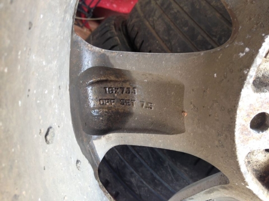 ล้อ  ISUZU โรดิโอ พร้อมยาง สอบถามได้คับ