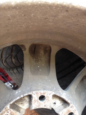 ล้อ  ISUZU โรดิโอ พร้อมยาง สอบถามได้คับ