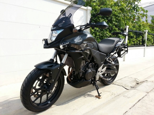CB500X 2013  สีดำ   รถซื้อเงินสด4เดือน ออกศูนย์บิ๊กวิงสภาพใหม่มาก     ขายพร้อมของแต่ง 189,000บ.  ข้อมูล รถใหม่พร้อมประกัน220,000บมีของแต่งทั้งหมดอีกกว่า50,000บ.พร้อมประกันชั้น1ถึงธ.ค.57 ใช้งานน้อย6,3xxกม.(เช็ค6,000กม.ที่บิ๊กวิงค์ให้แล้ว)น้ำมันเครื่องใสปิ้