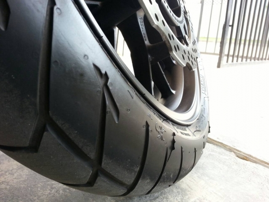 CB500X 2013  สีดำ   รถซื้อเงินสด4เดือน ออกศูนย์บิ๊กวิงสภาพใหม่มาก     ขายพร้อมของแต่ง 189,000บ.  ข้อมูล รถใหม่พร้อมประกัน220,000บมีของแต่งทั้งหมดอีกกว่า50,000บ.พร้อมประกันชั้น1ถึงธ.ค.57 ใช้งานน้อย6,3xxกม.(เช็ค6,000กม.ที่บิ๊กวิงค์ให้แล้ว)น้ำมันเครื่องใสปิ้