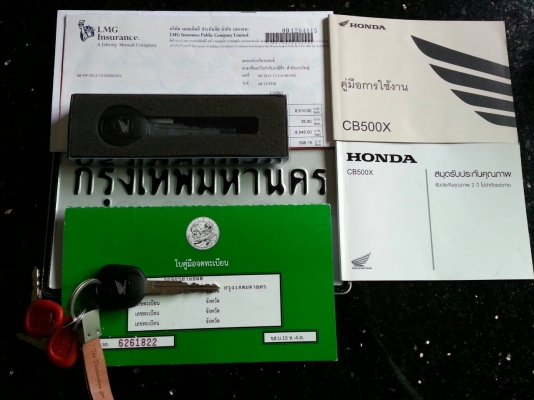 CB500X 2013  สีดำ   รถซื้อเงินสด4เดือน ออกศูนย์บิ๊กวิงสภาพใหม่มาก     ขายพร้อมของแต่ง 189,000บ.  ข้อมูล รถใหม่พร้อมประกัน220,000บมีของแต่งทั้งหมดอีกกว่า50,000บ.พร้อมประกันชั้น1ถึงธ.ค.57 ใช้งานน้อย6,3xxกม.(เช็ค6,000กม.ที่บิ๊กวิงค์ให้แล้ว)น้ำมันเครื่องใสปิ้