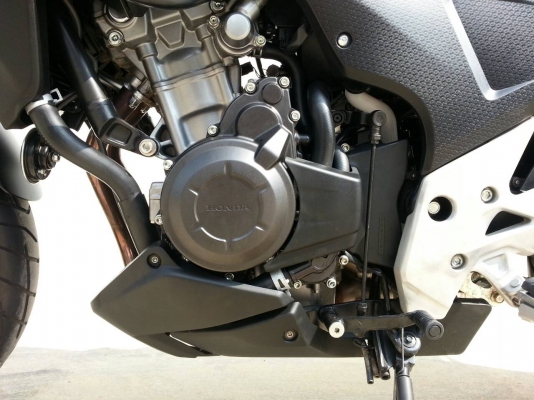 CB500X 2013  สีดำ   รถซื้อเงินสด4เดือน ออกศูนย์บิ๊กวิงสภาพใหม่มาก     ขายพร้อมของแต่ง 189,000บ.  ข้อมูล รถใหม่พร้อมประกัน220,000บมีของแต่งทั้งหมดอีกกว่า50,000บ.พร้อมประกันชั้น1ถึงธ.ค.57 ใช้งานน้อย6,3xxกม.(เช็ค6,000กม.ที่บิ๊กวิงค์ให้แล้ว)น้ำมันเครื่องใสปิ้