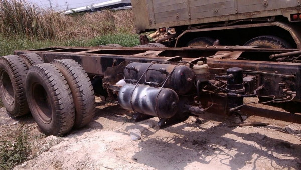 ขายแชสซีสิบล้อ HINO KT925 หัว F18 เครื่อง EH700 1 เพลา เบรกจิฟฟี่ ทะเบียนพร้อม