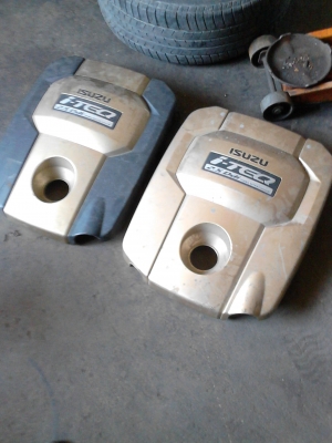 ขายฝาครอบเครื่อง ISUZU ITEQ 2.5 Ddi  มี 2 ฝา TEL.081-427-3941