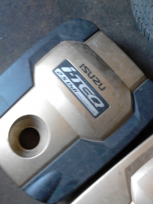 ขายฝาครอบเครื่อง ISUZU ITEQ 2.5 Ddi  มี 2 ฝา TEL.081-427-3941