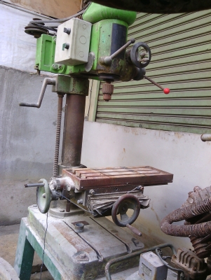 ขายสว่านแท่น ตั้งโต๊ะ (แท่นXและY)ญี่ปุ่น พร้อมขาตั้ง ราคา 25,000 บาท