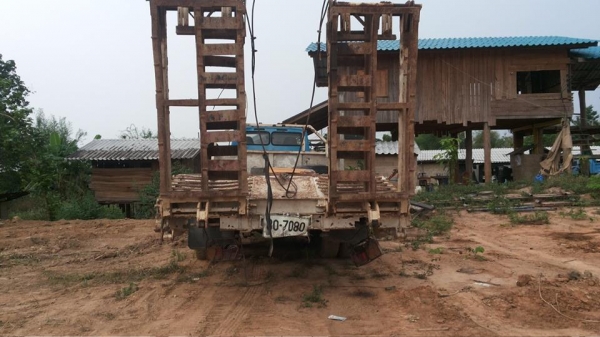 สิบล้อเทนเลอร์นิสสัสเดิมๆๆครับ