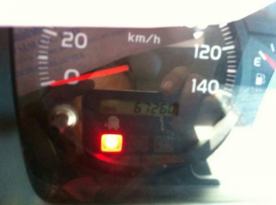 รถฮีโน่ 6 ล้อดั้ม 175 แรงม้า. ปี 55  ( รถวิ่ง 6x,xxx กม. ) สนใจติดต่อ  081 - 6079515