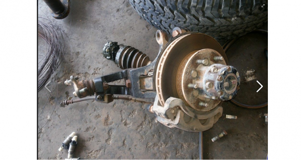 ดุมล้อหน้าโฟวีลติดปีกนกและเพลาขับ ซ้าย ขวา ครบๆ 9500 ครับ ดุมล้อหน้าโฟวีลติดปีกนกและเพลาขับ ซ้าย ขวา ครบๆ 9500 ครับ