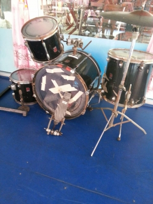 ขายเครื่องเสียงชุดใหญ่บนเวทีพร้อมอุปกรณ์และชุดคาราโอเกะพร้อมลำโพงสนใจ0853647170